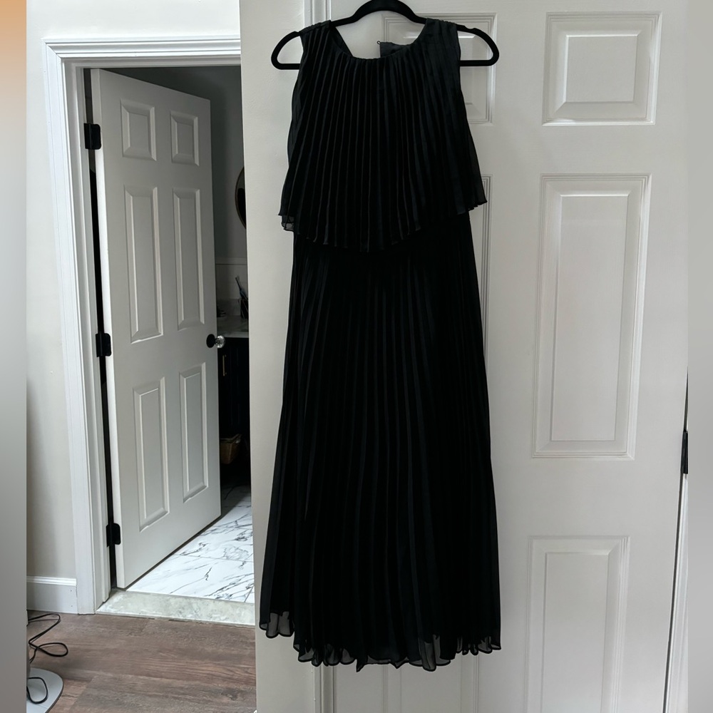 Banana Republic black, pleaded dress sz 8 petite